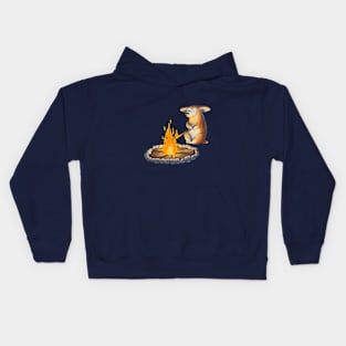 A dog of the Cogi breed fries marshmallows behind a bonfire. Kids Hoodie